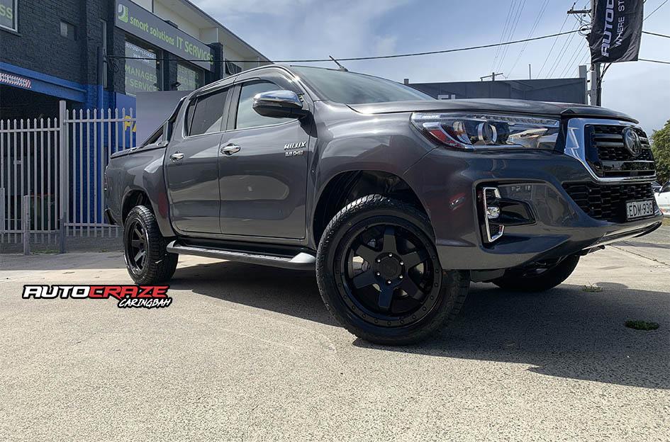 TOYOTA-HILUX-4WD-SIX-MATTE-BLACK-FACE-WITH-GLOSS-BLACK-WINDOWS